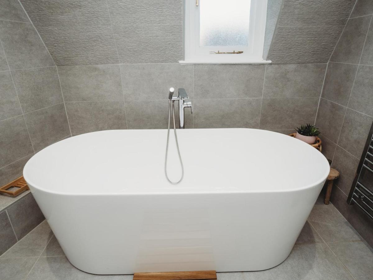 Pass The Keys Stylish 2 Bed Eco Flat In The Heart Of Bath Apartamento Exterior foto